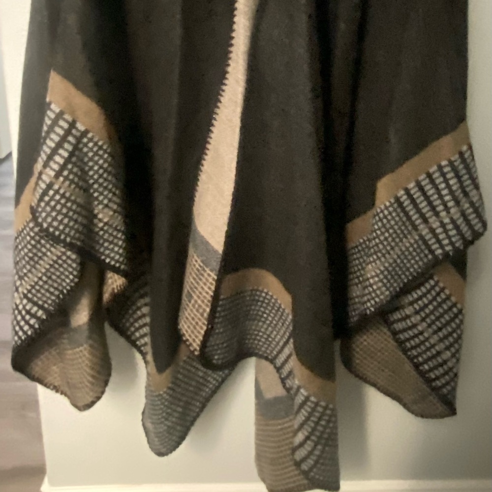 100 % acrylic poncho